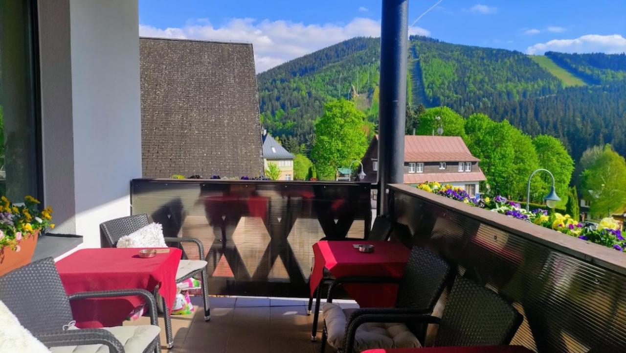 Grand Harrachov Pension V Centru المظهر الخارجي الصورة